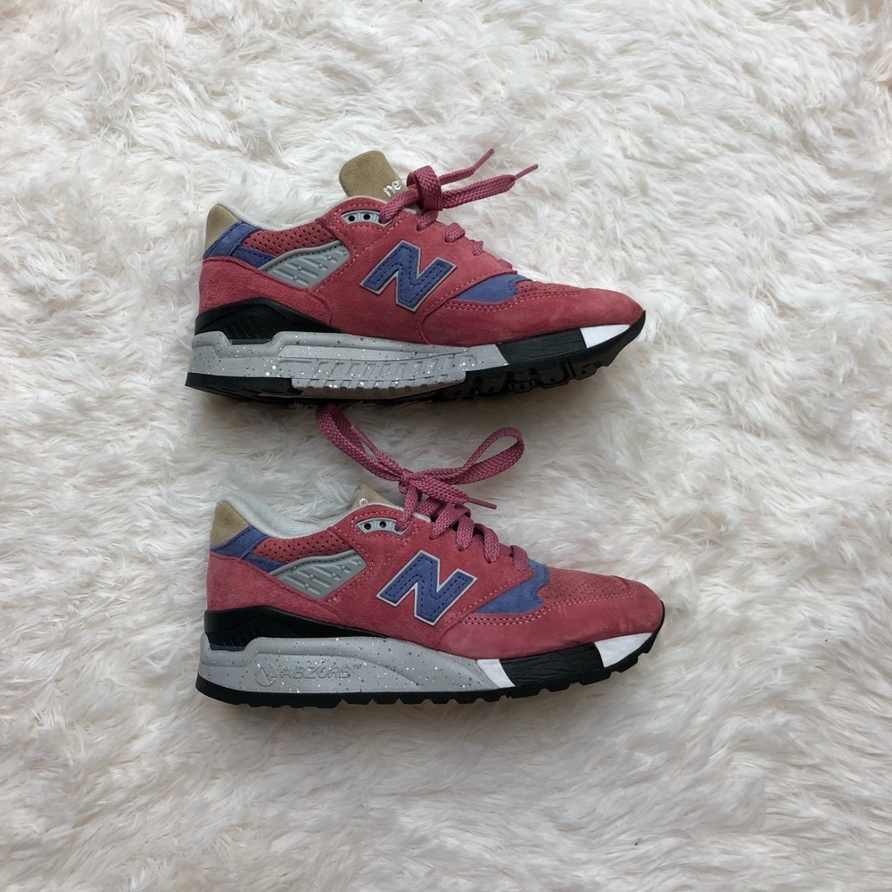 New Balance tennis shoes